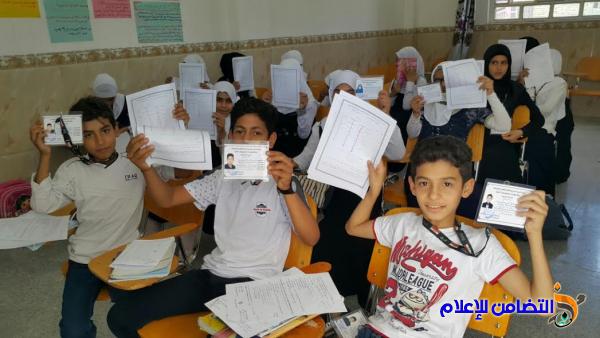 بالصور ::توزيع القرطاسية  المدرسية على أيتام مبرة التضامن في قضاء  الشطرة 