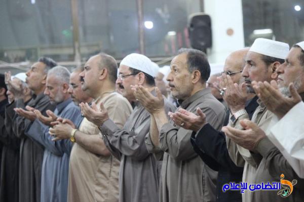 بالصور : أعتكاف المؤمنين في مسجـد الشيخ عباس الكبير وسط مدينــة الناصرية 
