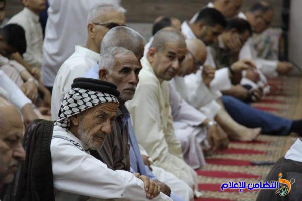 بالصور.. إقامة صلاة عيد الفطر المبارك في جامع الشيخ عباس الكبير
