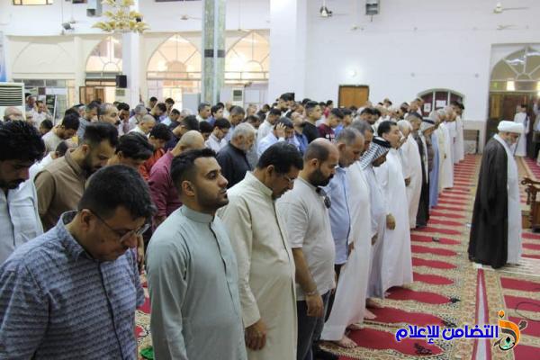 بالصور.. إقامة صلاة عيد الفطر المبارك في جامع الشيخ عباس الكبير