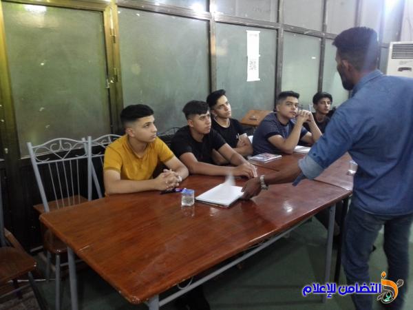 بالصور.. منتدى شباب التضامن في الناصرية ينظم دورة مجانية لتعليم صيانة الموبايل 