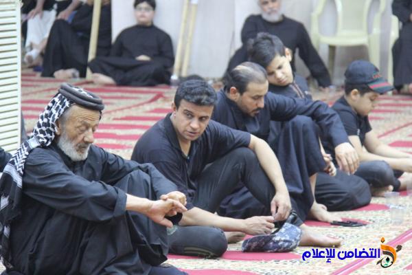 بالصور: إقامة مراسم قراءة مقتل الإمام الحسين -عليه السلام- في مسجد الشيخ عباس الكبير