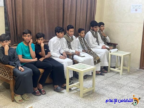 الشيخ محمد مهدي الناصري يستقبل مجموعة من طلبة المدرسة الفاطمية القرآنية