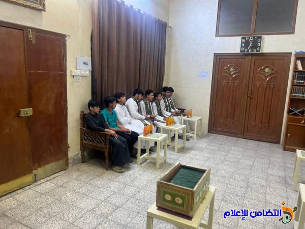 الشيخ محمد مهدي الناصري يستقبل مجموعة من طلبة المدرسة الفاطمية القرآنية