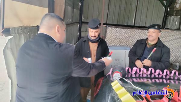 جمعية التضامن الإسلامي تقدم باقات الورد لرجال الشرطة في الناصرية في ذكرى عيدهم